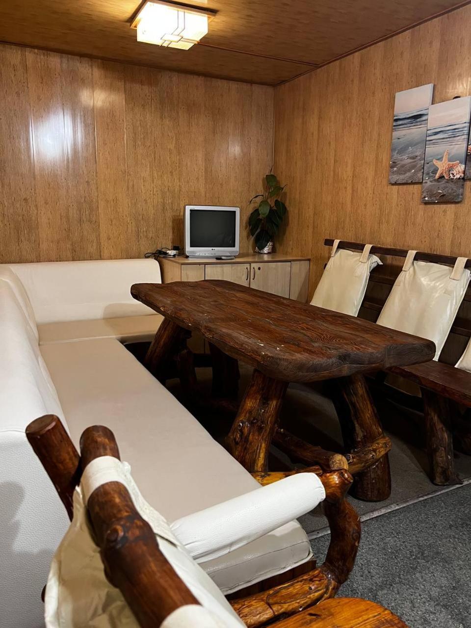 Спортохота Otel Çerkassi Dış mekan fotoğraf